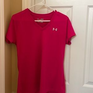 Women’s Under Armour V neck short sleeve heat gear tech shirt